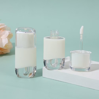 Tubo de esmalte de lábio oval 2.3ml cor pode ser personalizada com escova