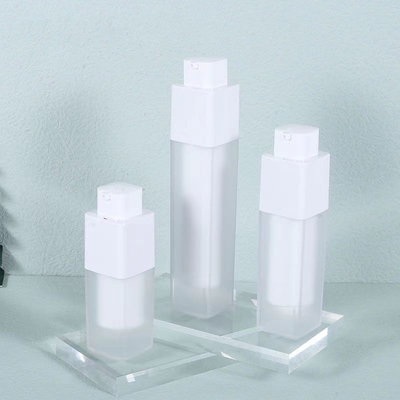 Fabricação de frasco sem ar de 30 ml com capacidade de cor personalizada para cuidados com a pele