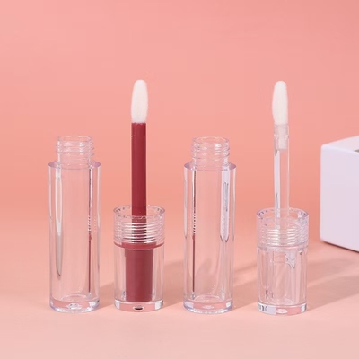 Estrutura do material PETG/ABS Tubos lipgloss com revestimento colorido e capacidade de 4,5 ml