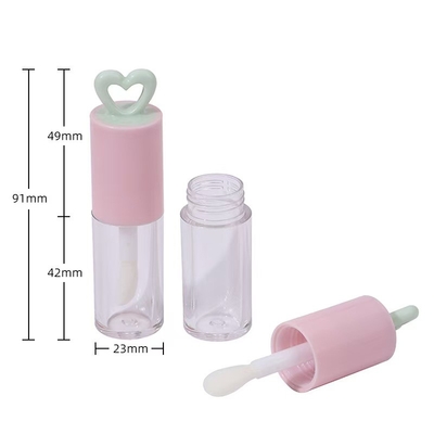 Cor personalizada 7ml Tubo de esmalte de lábio plástico de coração oco para embalagem portátil de brilho labial