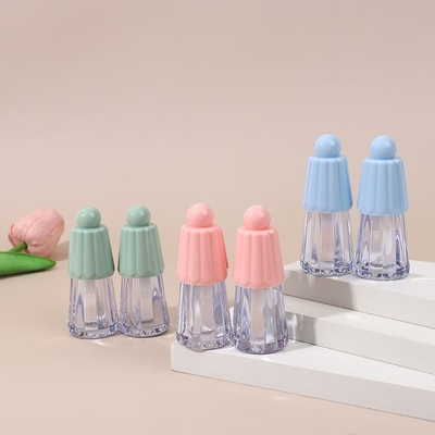 Tipo cosmético Gloss labial 4,5 ml tubo de plástico com cobertura em forma de guarda-chuva em várias cores