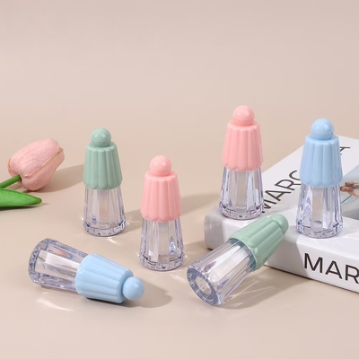 Tipo cosmético Gloss labial 4,5 ml tubo de plástico com cobertura em forma de guarda-chuva em várias cores