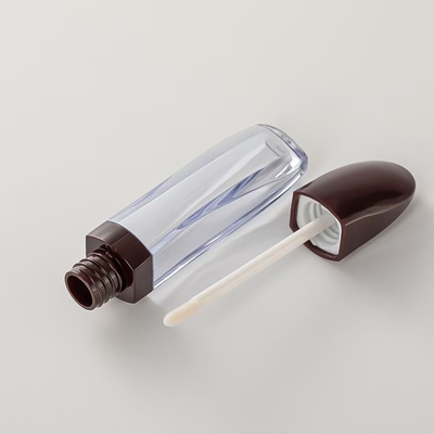 Tubos redondos e grandes com um belo design e uma garrafa transparente