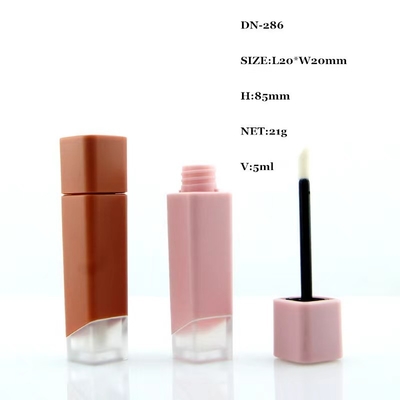 Tubo de brilho labial personalizado de 5 ml com embalagem vazia de cor mate