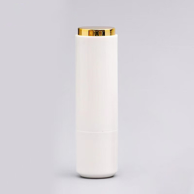 As cores personalizadas são aceitas. Tubo de batom vazio 3.5g com anel de selo.
