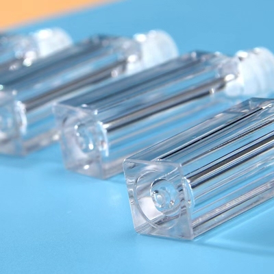 Tubo de brilho de lábio quadrado personalizado em preto e transparente com capacidade de 1,2 ml