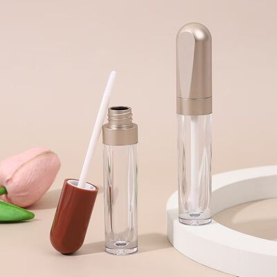 4.5ml Tubo de Brilho Labial Plástico com Cores Personalizadas e Design à Prova de Vazamento para Produtos de Cuidados Labiais